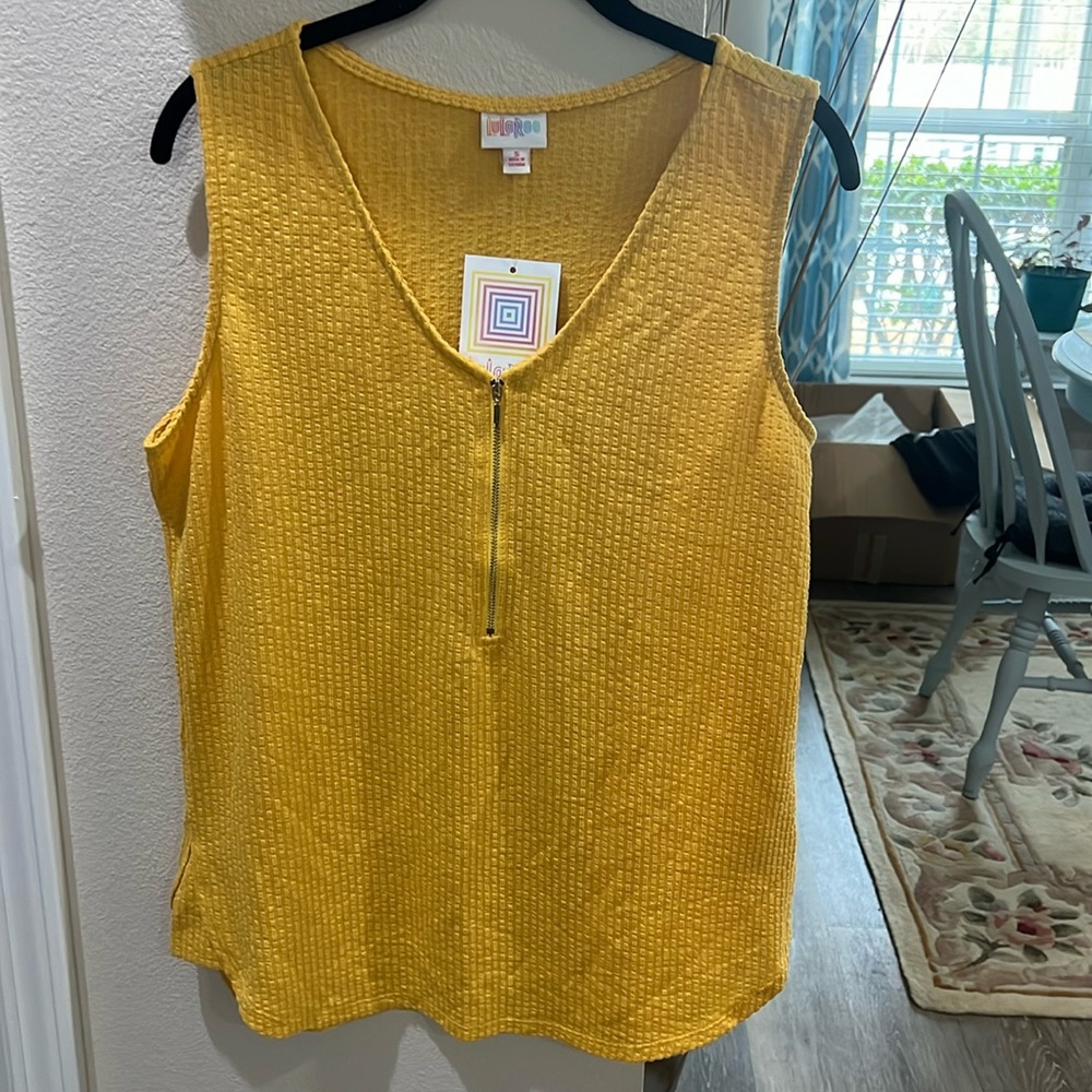 Adorable LuLaRoe Rachel Size Small